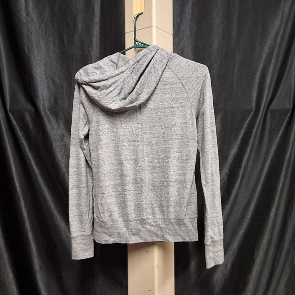 Nike Gray Sweatshirt Cozy and Stylish - Picture 7 of 9